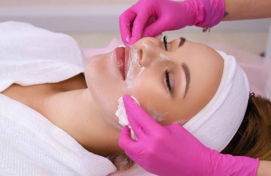 ג'ל ניקוי לפנים המכיל דבש מנוקה וארס הדבורה2